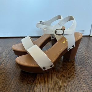 Strappy Heeled Clog